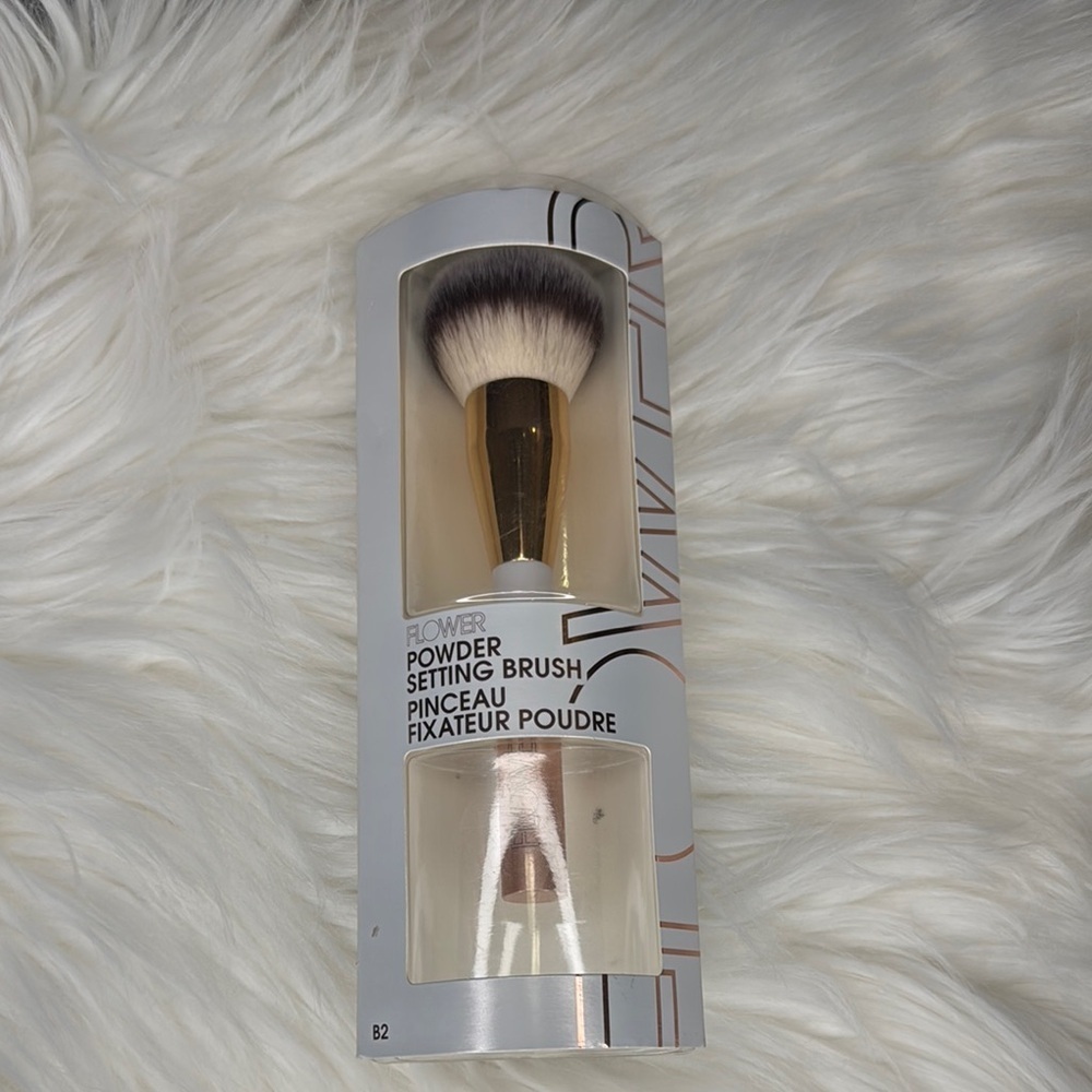 Powder Setting Brush - Flower by Drew Barrymore